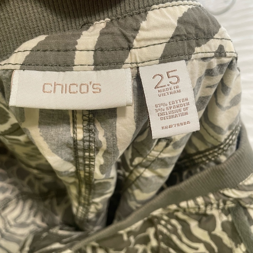 Chico's Safari Print Skirt - Olive Green & White - with front slit  (Size 14) - Picture 8 of 8